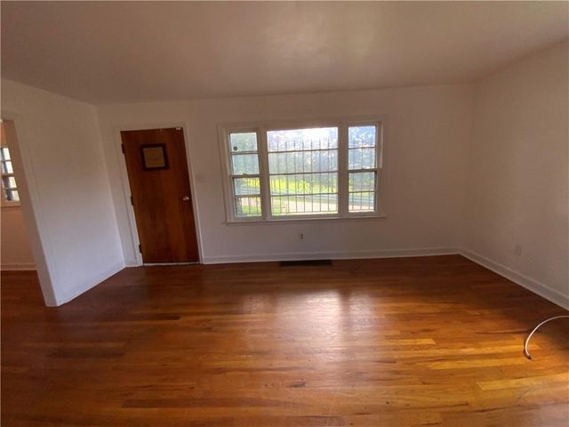 5800 Yecker Avenue, Kansas City, KS 66104