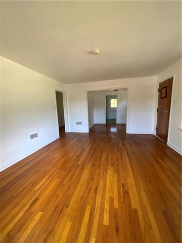 5800 Yecker Avenue, Kansas City, KS 66104