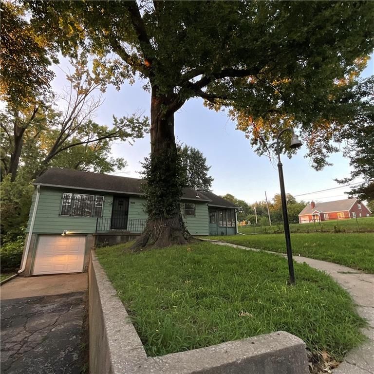 5800 Yecker Avenue, Kansas City, KS 66104