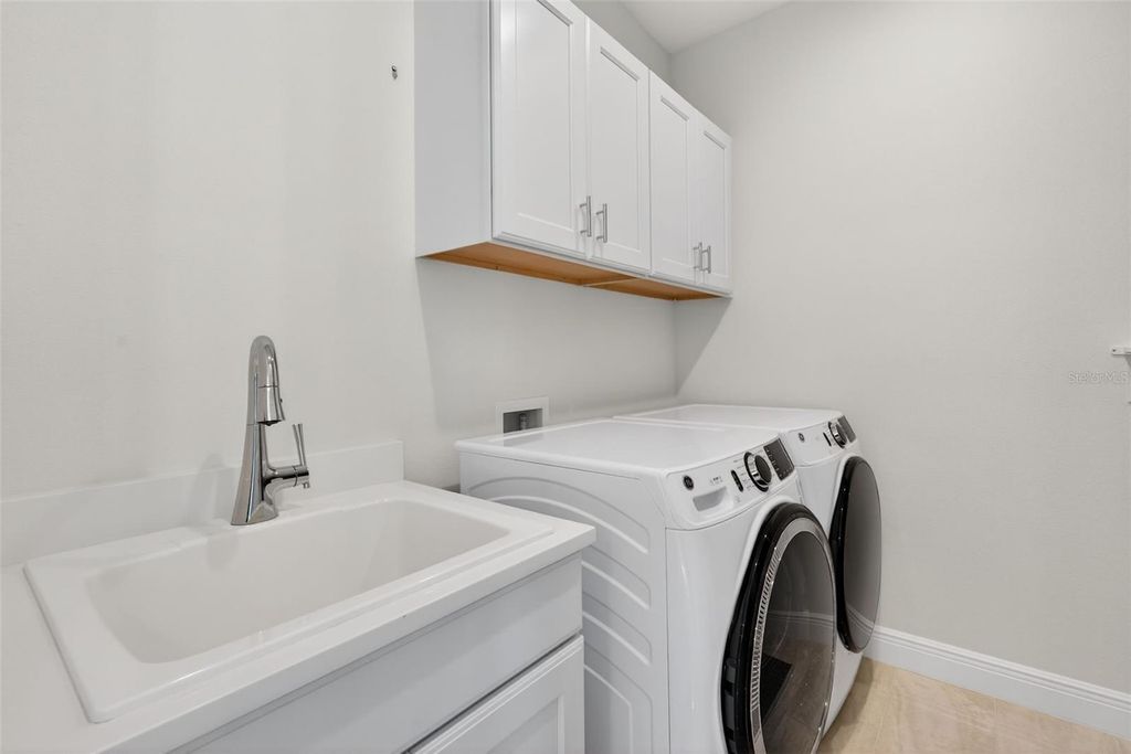 Image 37 of property listing at 12739 RAINWASHED LOOP, Parrish, FL 34219