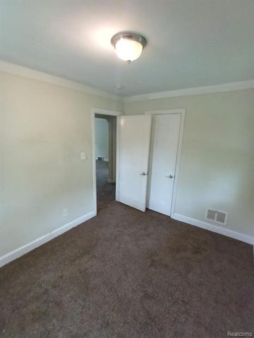 17100 Stephens Drive, Eastpointe, MI 48021