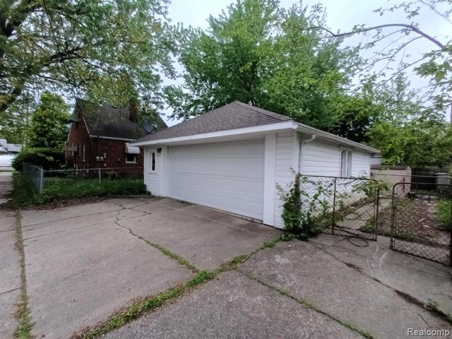 17100 Stephens Drive, Eastpointe, MI 48021