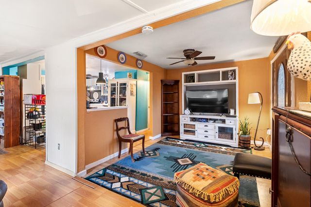 215 Peralta Ave, Sacramento, CA 95833