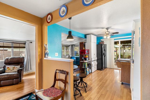 215 Peralta Ave, Sacramento, CA 95833