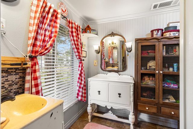 215 Peralta Ave, Sacramento, CA 95833