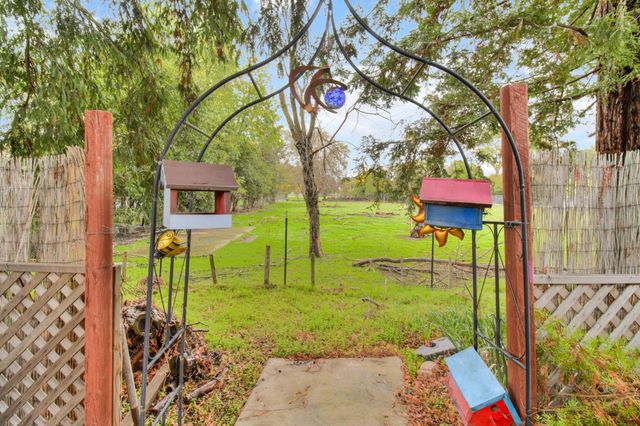 215 Peralta Ave, Sacramento, CA 95833