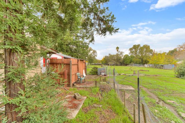 215 Peralta Ave, Sacramento, CA 95833