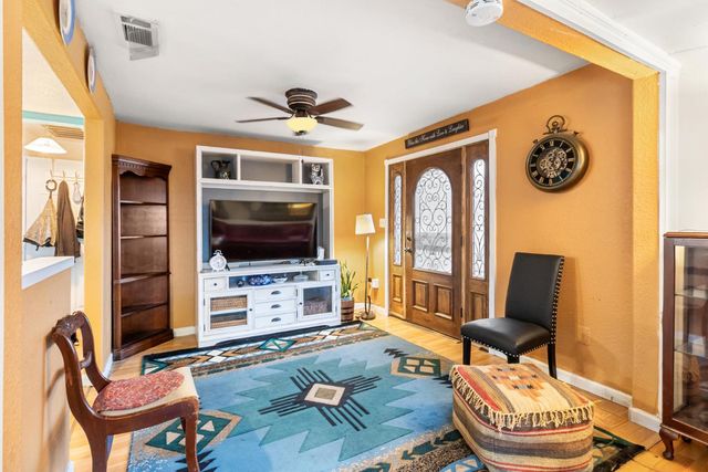 215 Peralta Ave, Sacramento, CA 95833