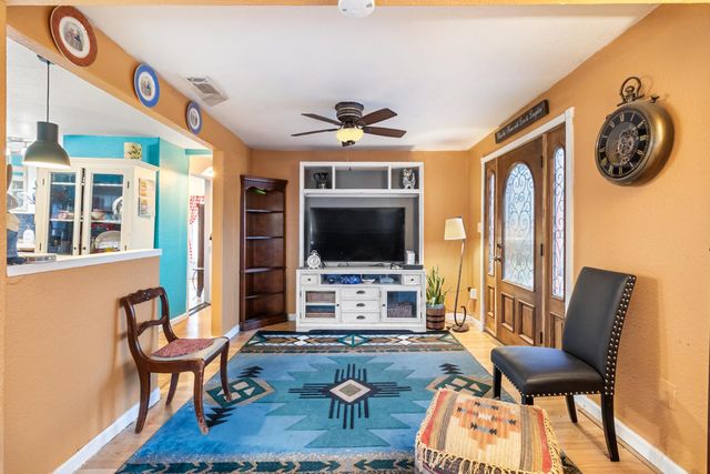 215 Peralta Ave, Sacramento, CA 95833