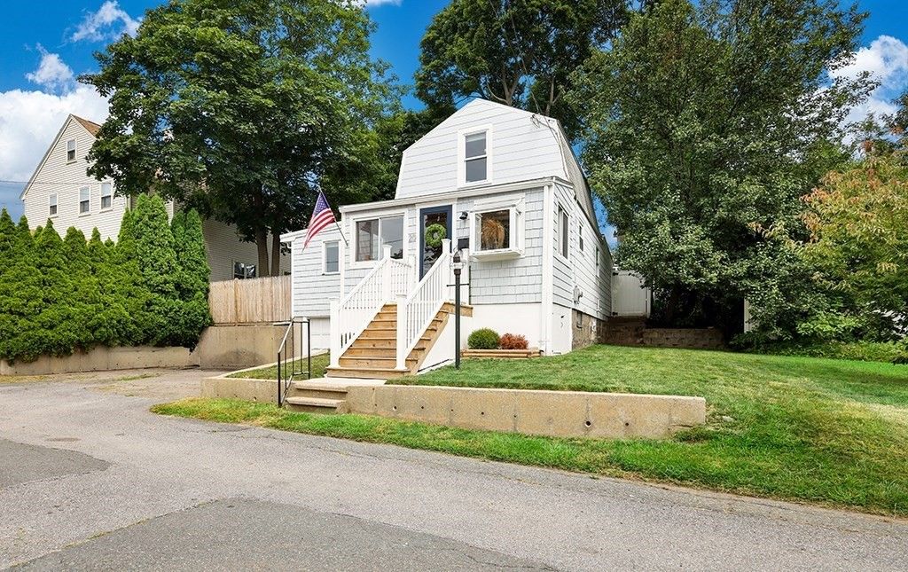 20 Shennen St, Quincy, MA 02169