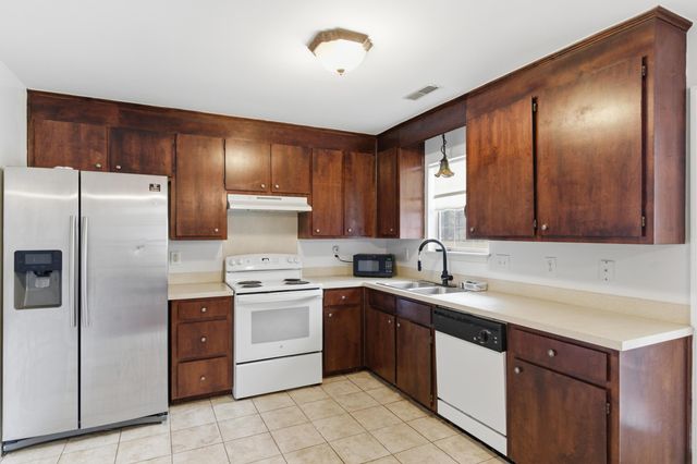 121 Apache Drive, Summerville, SC 29483