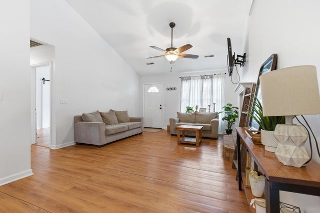 121 Apache Drive, Summerville, SC 29483