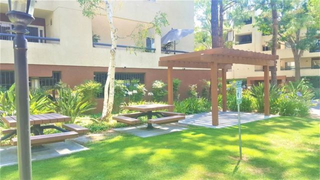 5510 Owensmouth Avenue 213, Woodland Hills, CA 91367
