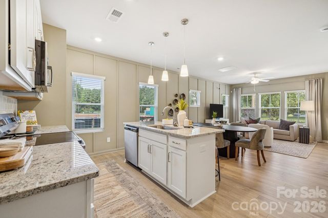 4624 Lakeview Road 4, Charlotte, NC 28216