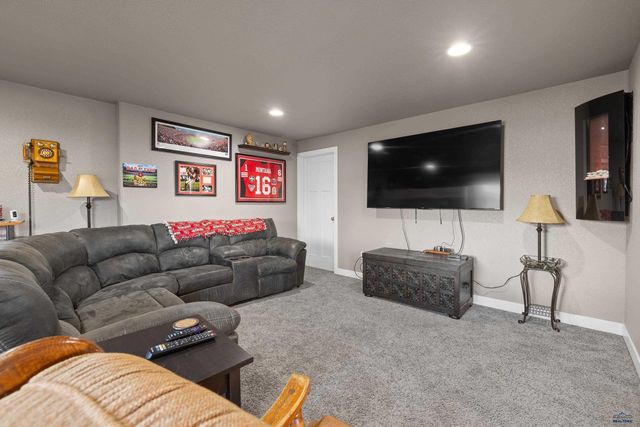 6674 CAMBRIDGE PL, Summerset, SD 57718