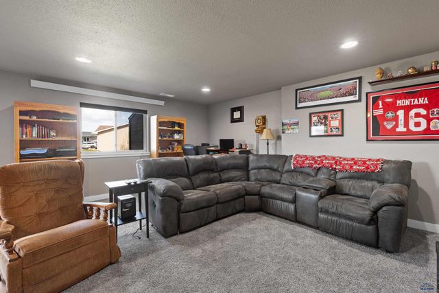 6674 CAMBRIDGE PL, Summerset, SD 57718