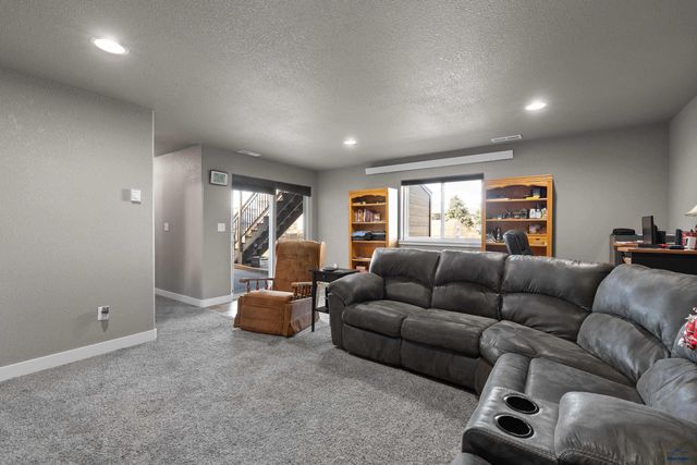 6674 CAMBRIDGE PL, Summerset, SD 57718