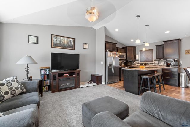 6674 CAMBRIDGE PL, Summerset, SD 57718