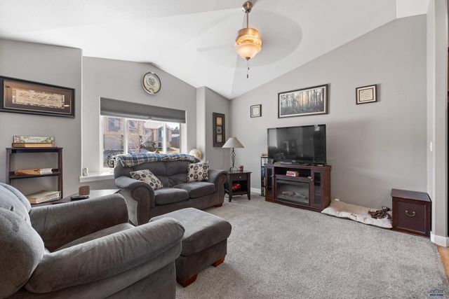 6674 CAMBRIDGE PL, Summerset, SD 57718