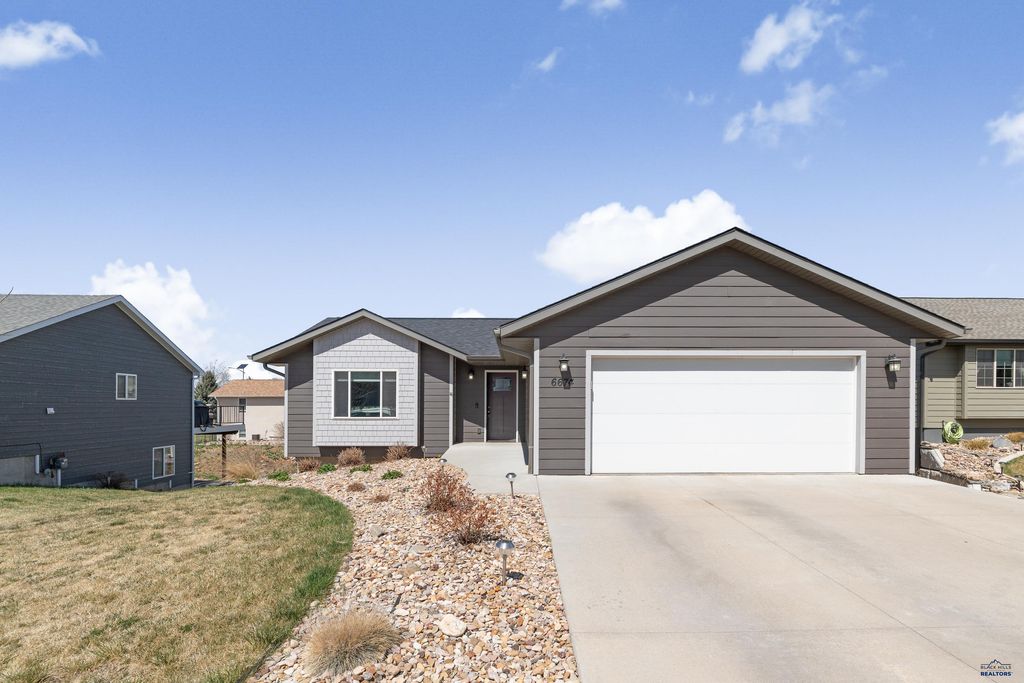 6674 CAMBRIDGE PL, Summerset, SD 57718