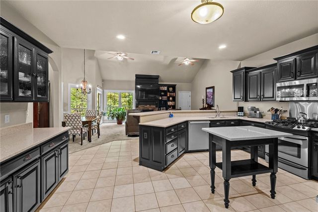 9421 Mountain Lake Drive, Rogers, AR 72756