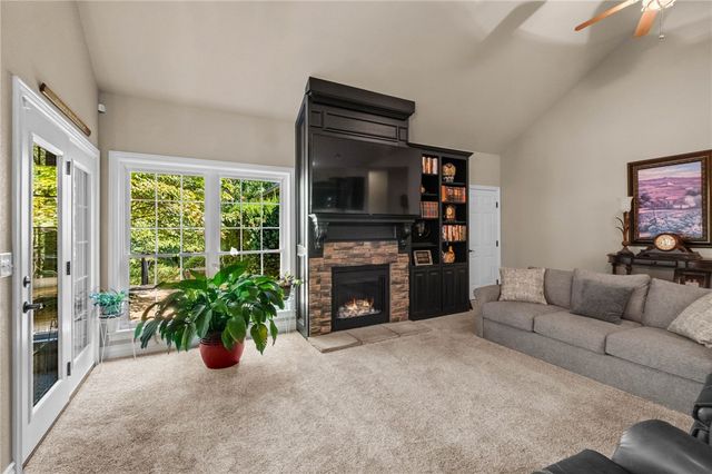 9421 Mountain Lake Drive, Rogers, AR 72756