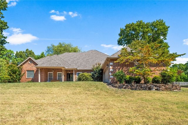 9421 Mountain Lake Drive, Rogers, AR 72756
