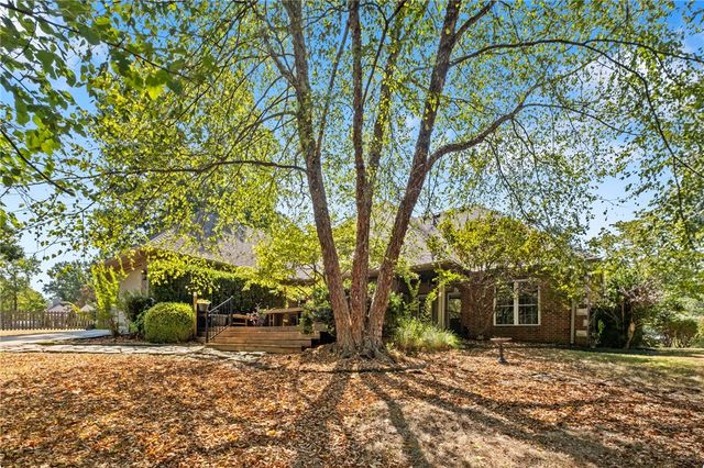 9421 Mountain Lake Drive, Rogers, AR 72756
