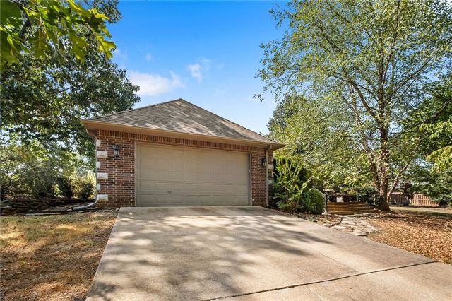 9421 Mountain Lake Drive, Rogers, AR 72756