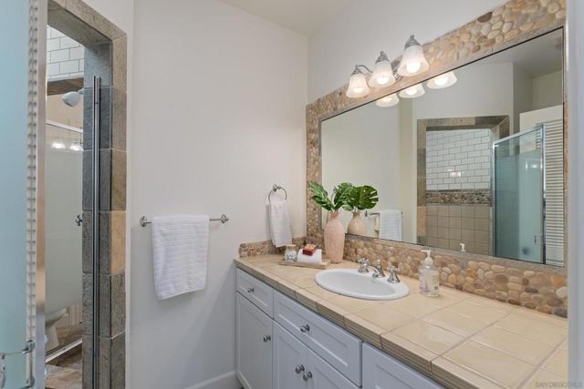 515 N Acacia Ave, Solana Beach, CA 92075