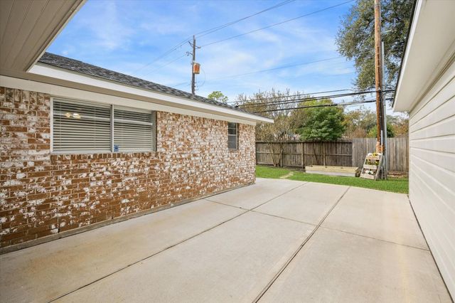2310 Walnut Bend Lane, Houston, TX 77042