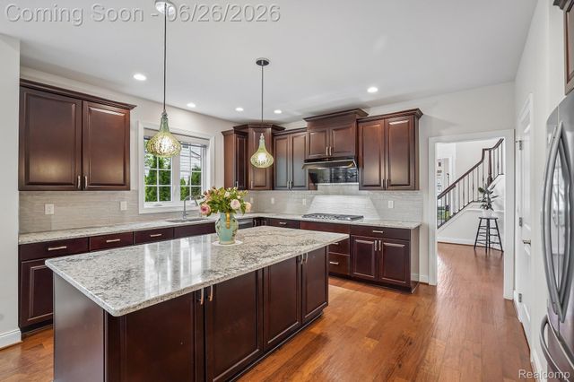 42832 Cardinal Way, Novi, MI 48375
