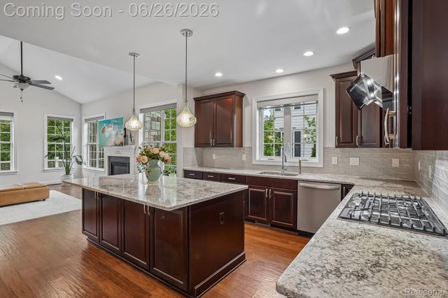 42832 Cardinal Way, Novi, MI 48375