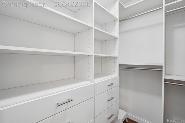 42832 Cardinal Way, Novi, MI 48375