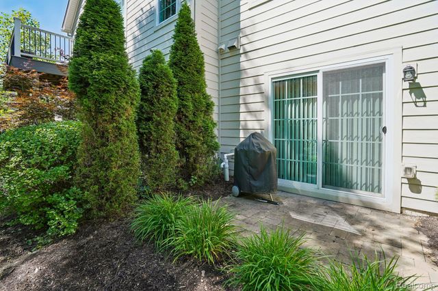 42832 Cardinal Way, Novi, MI 48375