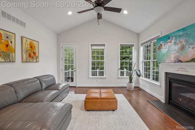 42832 Cardinal Way, Novi, MI 48375