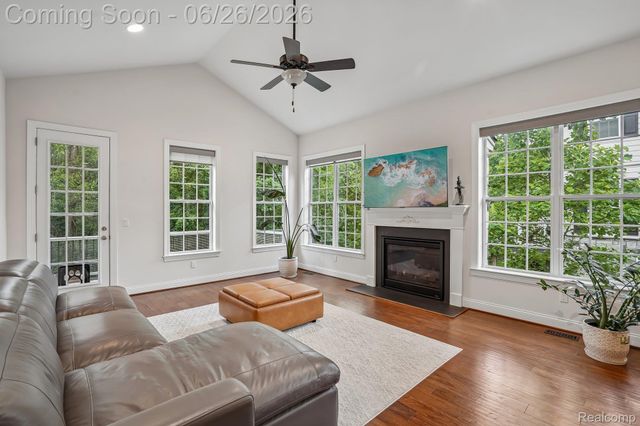 42832 Cardinal Way, Novi, MI 48375