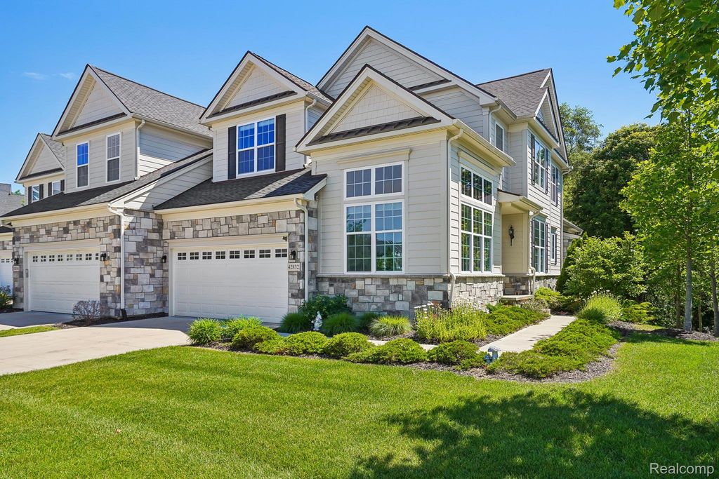 42832 Cardinal Way, Novi, MI 48375