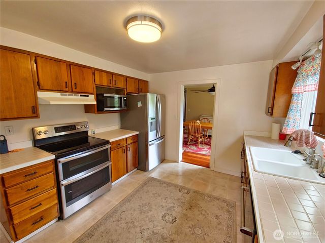 456 Upper Grand Avenue, Hoquiam, WA 98550