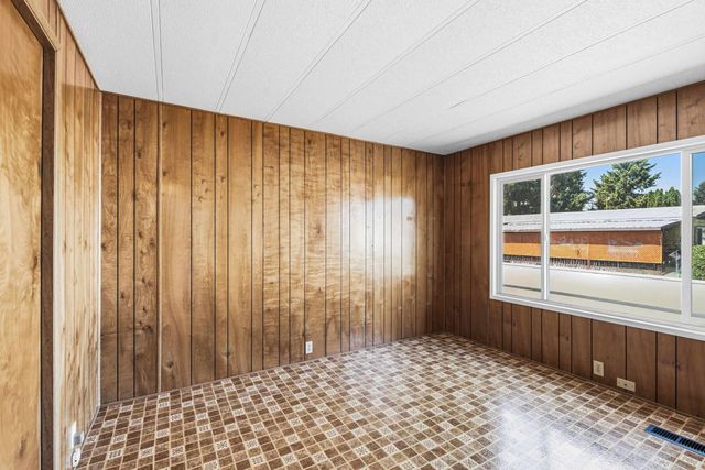 1211 E Lyons Ave, Spokane, WA 99208
