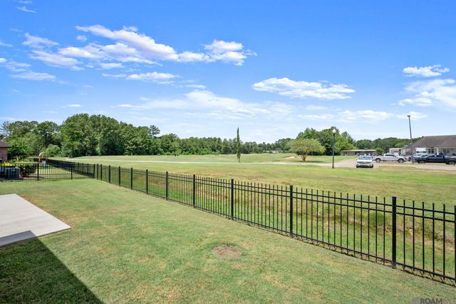9424 St Andrews Ct, Denham Springs, LA 70726