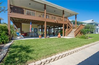 113 Ball St, Rockport, TX 78382