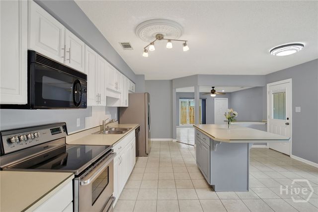 6 Cove Drive, Savannah, GA 31419
