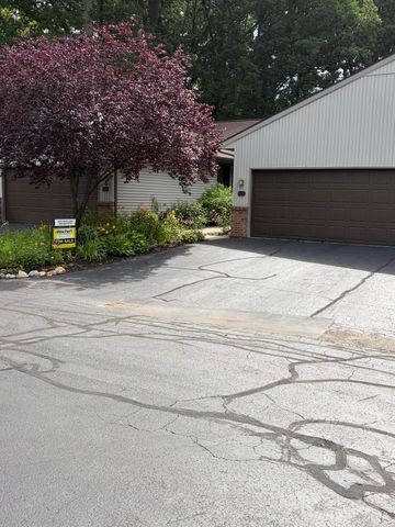 828 Highbanks Drive 21, Allegan, MI 49010