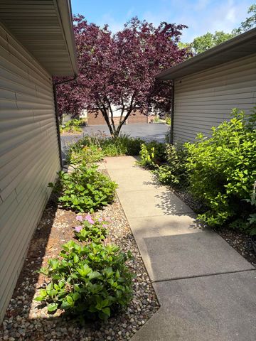 828 Highbanks Drive 21, Allegan, MI 49010