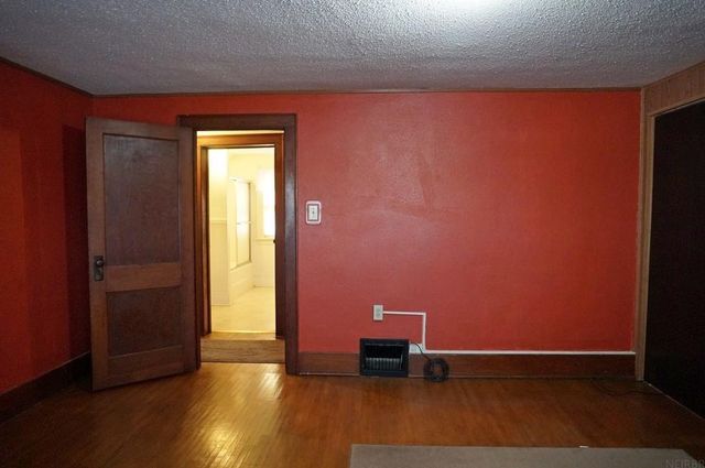 204 9th Avenue, Charles City, IA 50616