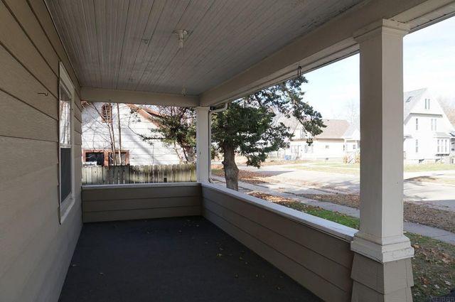 204 9th Avenue, Charles City, IA 50616