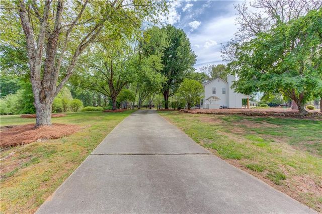 1554 Maddox Road, Hoschton, GA 30548
