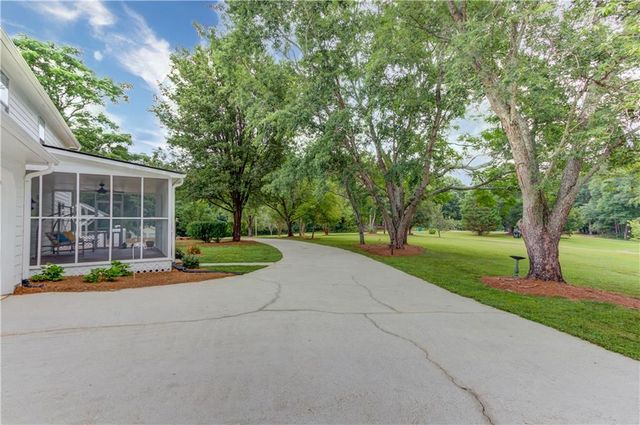 1554 Maddox Road, Hoschton, GA 30548
