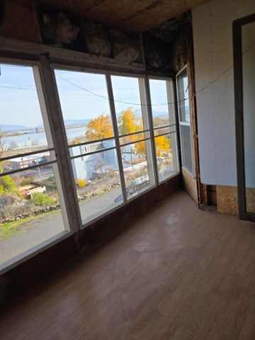 302 W Main Street, Klamath Falls, OR 97601